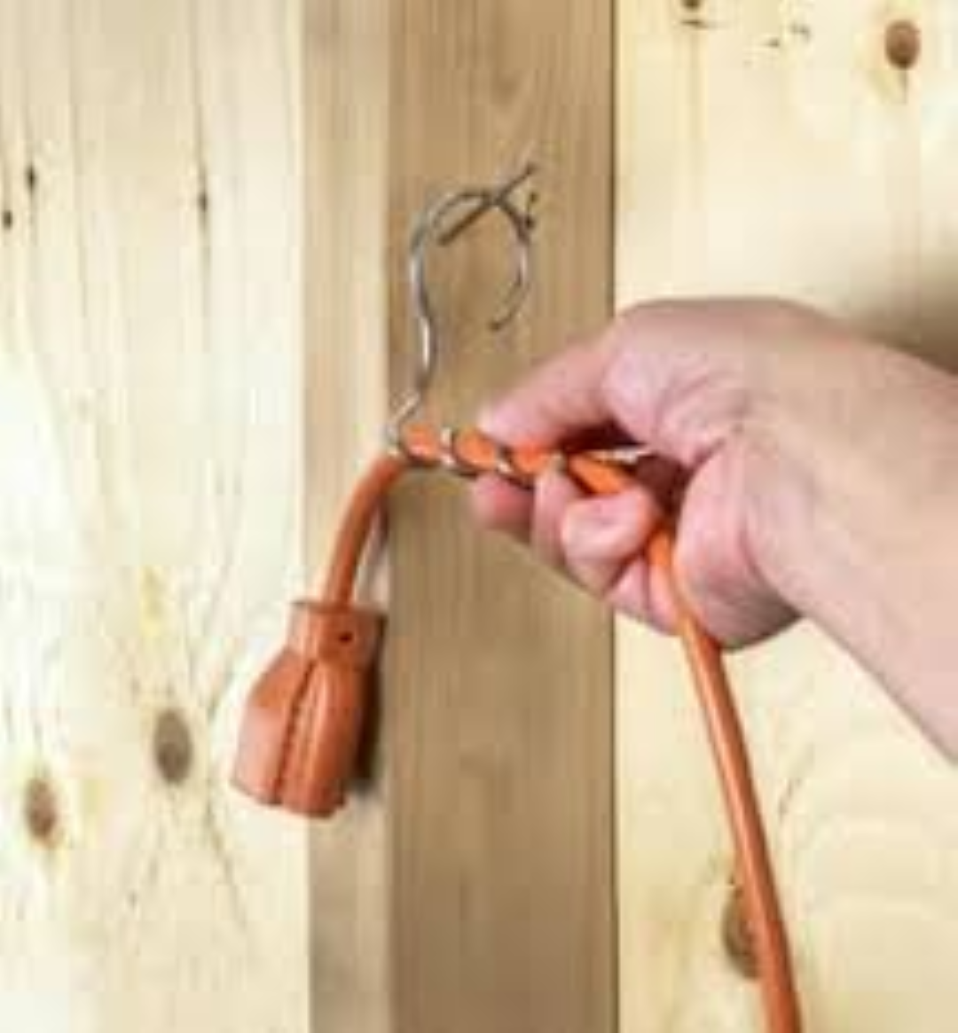 WOODEN LINE HOOK 230925